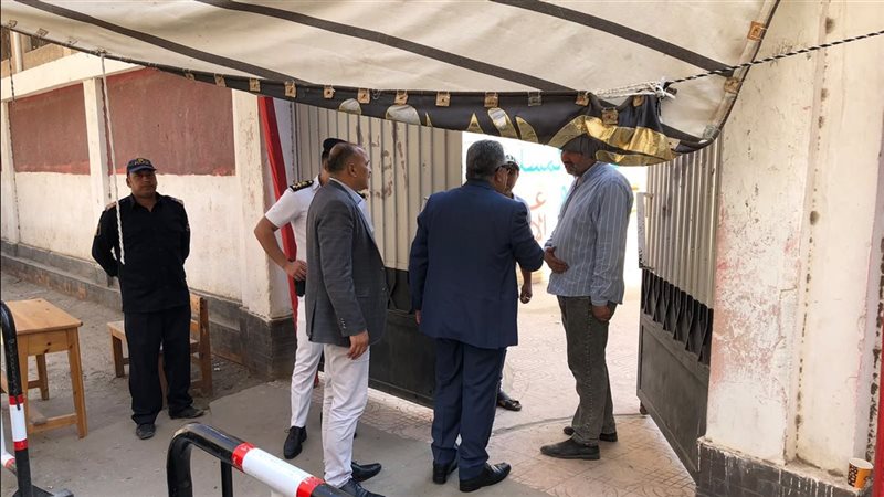 محافظ الدقهلية يواصل جولاته بلجان الثانوية العامة، ويوجه بتوفير “مراوح” للطلاب