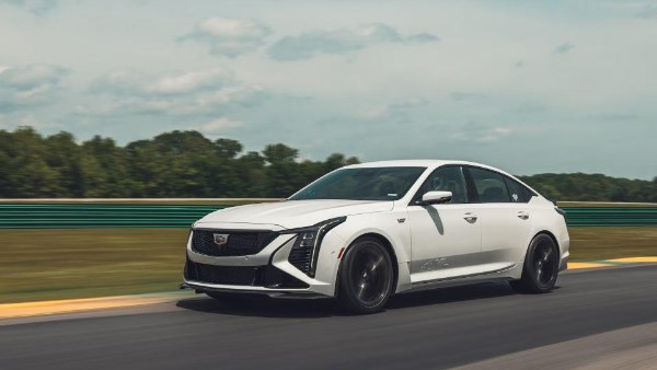 شاهد| كاديلاك CT5 بلاك وينج الجديدة