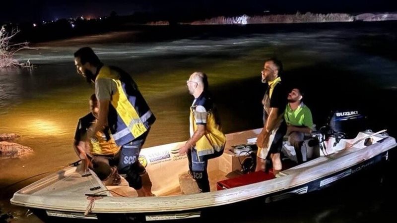 مصرع طفلين وفقدان آخرين في غرق عبارة تقل 35 شخصا في نهر الفرات بسوريا (فيديو)