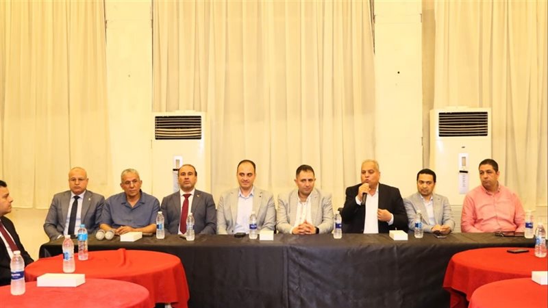 محافظ دمياط يلتقي نقباء المهن الطبية برأس البر لبحث تطوير المنظومة الصحية