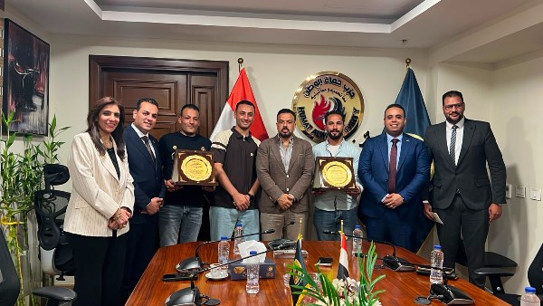 عقب إنقاذهما أسرة من الغرق.. حماة الوطن يكرم شابيّ الغربية.. صور