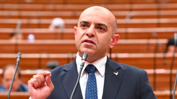 بعد انتقادها .. النائب محمد الحداد يدافع عن أداء وزارة البترول