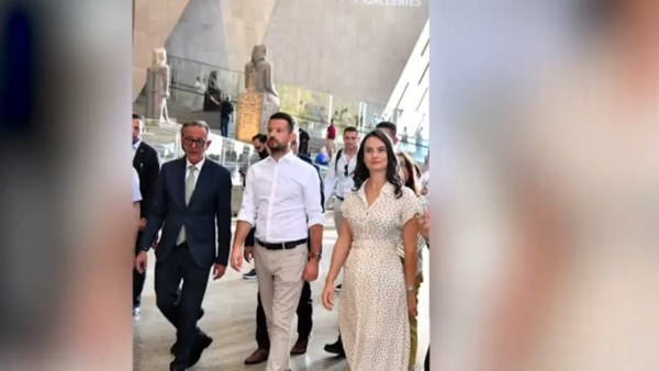 رئيس جمهورية الجبل الأسود وحرمه يزوران المتحف المصري الكبير