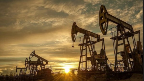 النفط يرتفع بأكثر من 2% وسط التصعيد الأمريكي الإيراني | تفاصيل