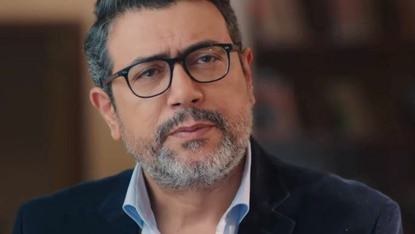 البطل كان أحمد زكي.. أحمد وفيق يكشف كواليس اختيار يوسف شاهين له فى سكوت هنصور
