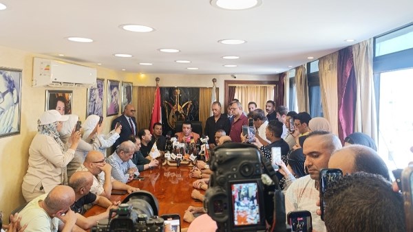 بعد أزمة فيديو الشرقية.. مصطفى كامل يمنع دخول الموبايلات لمكتبه