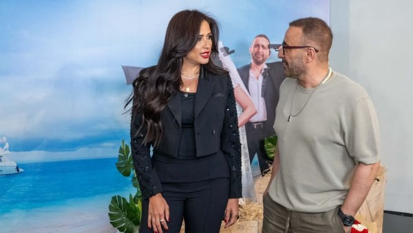 ياسمين عبد العزيز وأحمد السقا يصلان دبي لاستكمال جولة خلي بالك من نفسك