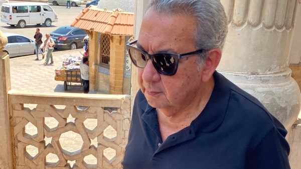 المخرج أحمد صقر أول الحضور في جنازة أحمد جلال عبد القوي