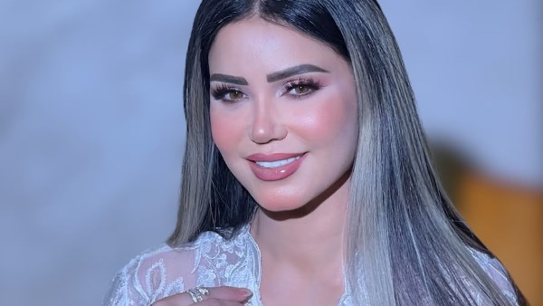 بعد خسارة وزنها.. إيناس عز الدين تخطف الأنظار بمهرجان المسرح القومي