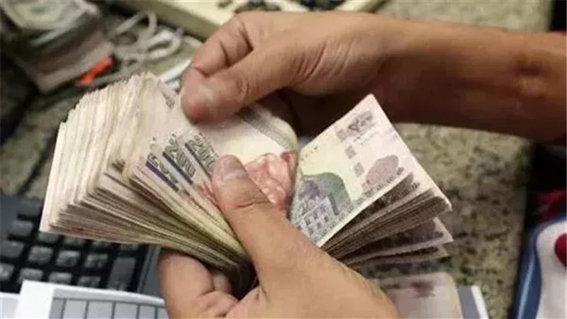 فخري الفقي يتوقع تراجع التضخم لـ9.5%، ويدعو لزيادة الأجور والمعاشات 20% سنويًا حتى 2030