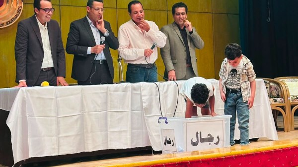 قرعة علنية على 3 عمرات مجانية للصحفيين