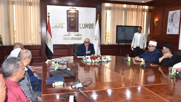 محافظ الأقصر يؤكد استمرار جهود الدولة في تنفيذ مشروعات التنمية والارتقاء بمستوى الخدمات