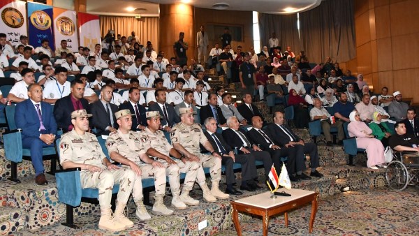 «يد تداوي ويد تحمي».. القوات المسلحة ترسم لوحة إنسانية بإنهاء المواقف التجنيدية لشباب مستشفى 57357