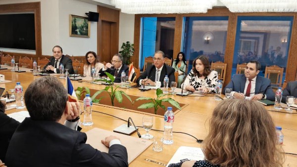 نائب وزير الخارجية يبحث مع الوزيرة الفرنسية المفوضة المكلفة بالفرانكفونية تعزيز التعاون الثنائي