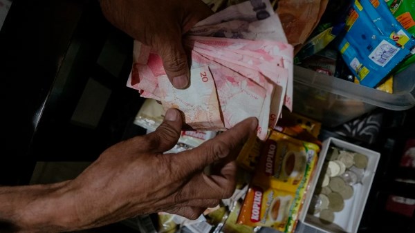 انخفاض البيسو الفلبيني يلامس أدنى مستوياته التاريخية مع ارتفاع أسعار النفط