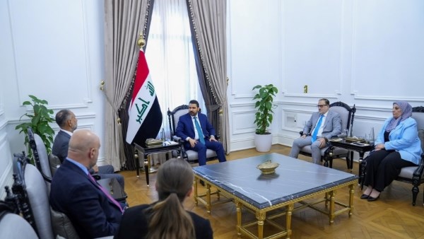 رئيس وزراء العراق يؤكد ضرورة السعي لإنهاء الأزمات الإقليمية والدولية عبر الحوار