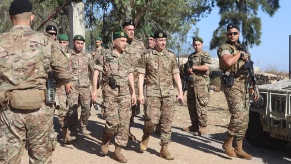 قائد الجيش اللبناني من زوطر الغربية: أولوية لتأمين عودة آمنة للأهالي رغم التحديات