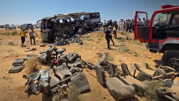 سوريا: مصرع وإصابة 65 شخصا إثر حادث سير على طريق دير الزور – دمشق