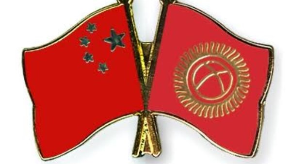 الصين وقيرغيزستان تؤكدان تعزيز الشراكة وتسريع مشروع السكة الحديدية الثلاثية