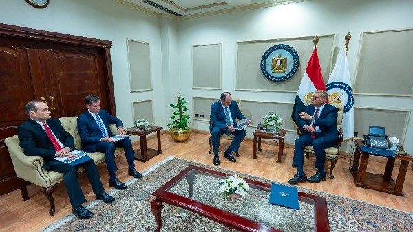 وزير البترول يبحث مع “أباتشي” التعاون في خطط الاستكشاف والإنتاج بالصحراء الغربية