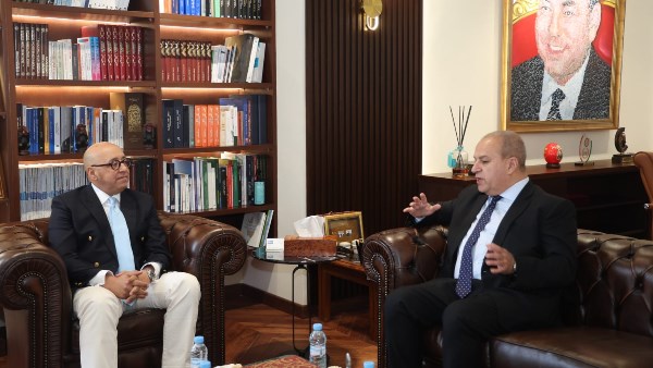 السفير المصري بالمغرب يزور وكالة المغرب العربي للأنباء ويبحث آفاق التعاون الإعلامي