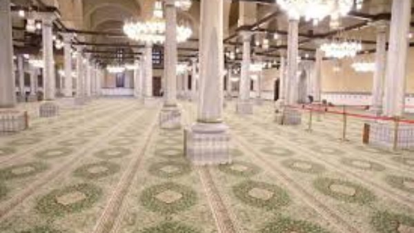 وزير الأوقاف ومحافظ القاهرة ونقيب الأشراف يفتتحون مسجد الإمام الحسين عقب تجديد الفرش