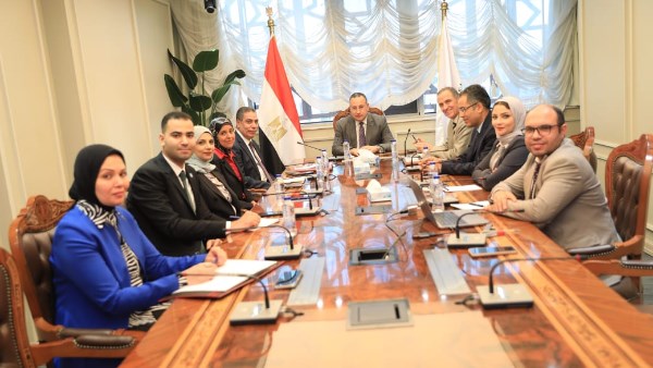 وزير التعليم العالي يطلع على الخطة الإعلامية للتنسيق الإلكتروني للقبول بالجامعات