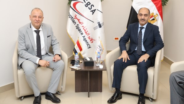الجامعة المصرية اليابانية للعلوم والتكنولوجيا تبحث تدريب طلابها بوكالة الفضاء المصرية