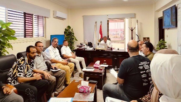 رئيس مدينة حدائق أكتوبر يلتقي ممثلي منطقتي الكوثر والقرنفل لبحث المطالب ومتابعة التنفيذ
