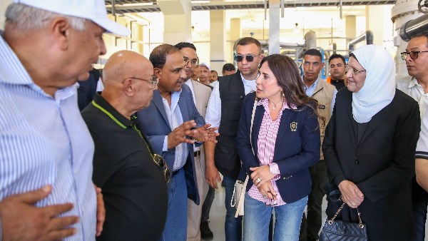 وزيرة الإسكان ومحافظ مطروح يبدآن جولة تفقدية بعدد من مشروعات مياه الشرب والصرف الصحي