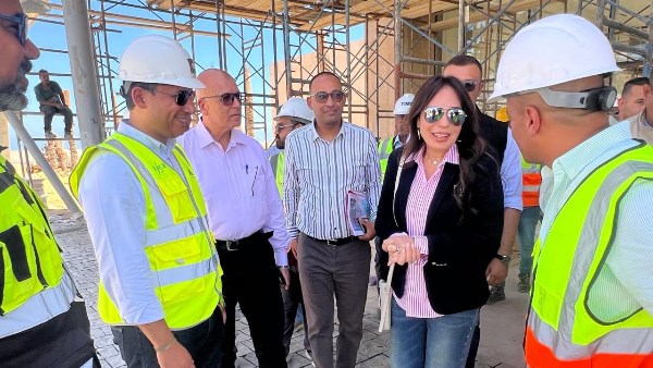 خلال جولتها بمطروح.. وزيرة الإسكان تتفقد مشروع تطوير منطقة علم الروم