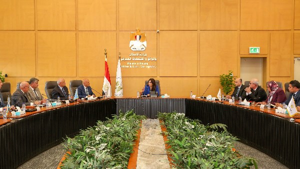 وزيرة الإسكان تتابع منظومة مياه الشرب والصرف الصحي بمحافظة أسيوط ومدينة أسيوط الجديدة