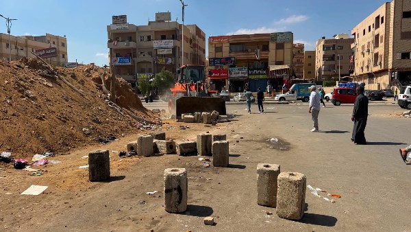 حملات مكبرة لإزالة الإشغالات ببدر.. وجهاز المدينة يواصل فرض الانضباط بالشوارع