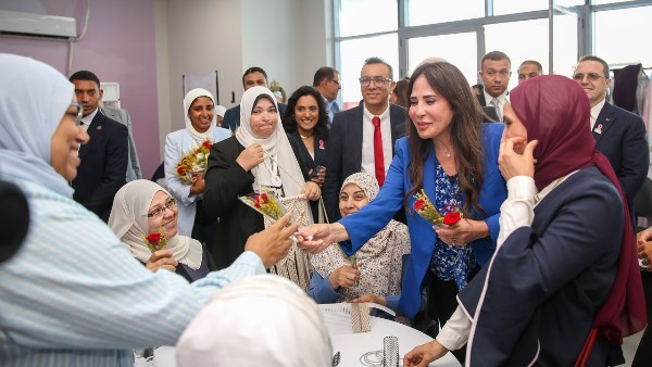 وزيرة الإسكان تزور مستشفى “بهية” بمدينة الشيخ زايد وتجرى حواراً مع عددٍ من السيدات