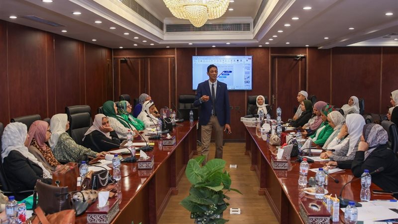لدعم المشروعات الصغيرة، مجلس سيدات أعمال غرفة الجيزة يستعرض مخرجات برنامج “محاكاة التسويق الالكتروني”