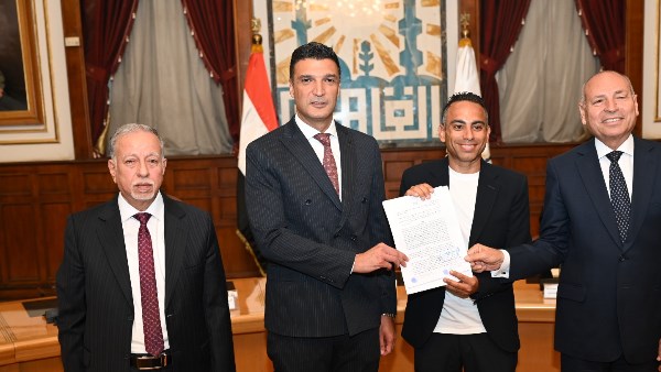 وزير الصناعة ومحافظ القاهرة يسرّعان تقنين أوضاع شق الثعبان.. 127 عقدًا خلال 4 أشهر ودعوة للمستثمرين لاستكمال الإجراءات