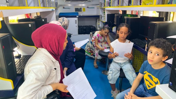 مكتبة مصر العامة تنقل التدريب الرقمي إلى الشارع عبر قوافل «مصر تقرأ»