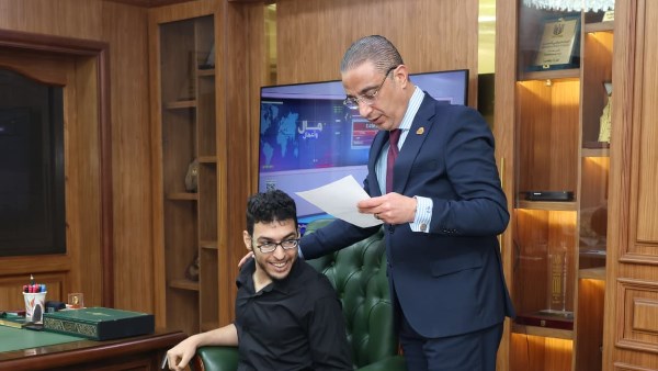 بعد لقائه عددا منهم.. محافظ الجيزة يوجه بتوفير فرص عمل مناسبة لذوي الهمم