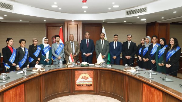 محافظ الجيزة يستقبل وفدًا من برلمان الشيوخ والشباب والطلائع بمناسبة ذكرى ثورة 30 يونيو