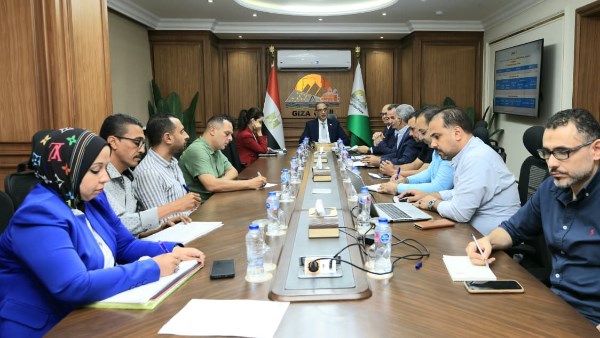 محافظ الجيزة يتابع خطط العمل ونسب إنجاز المشروعات بحي الدقي ويكلف بتطوير منظومة النظافة