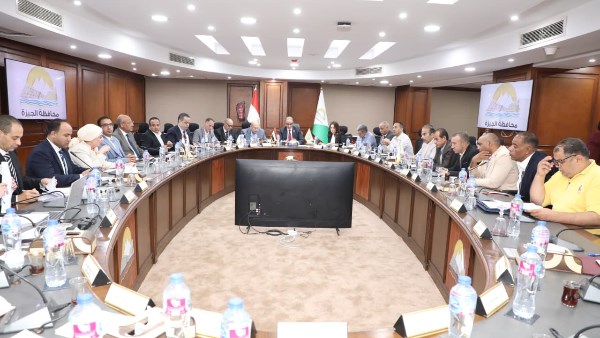 محافظ الجيزة لأعضاء البرلمان: تسريع إجراءات تقنين أراضي وإعداد خريطة سعرية عادلة
