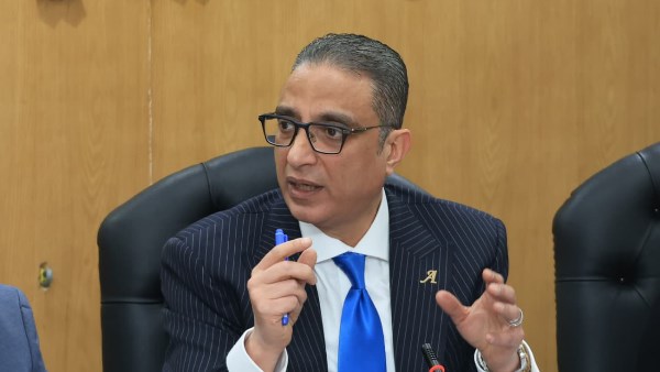 اللجنة النقابية بنظافة الجيزة تُثمّن قرار المحافظ وقف العمل الميدانى للعمال وقت ذروة الحرارة