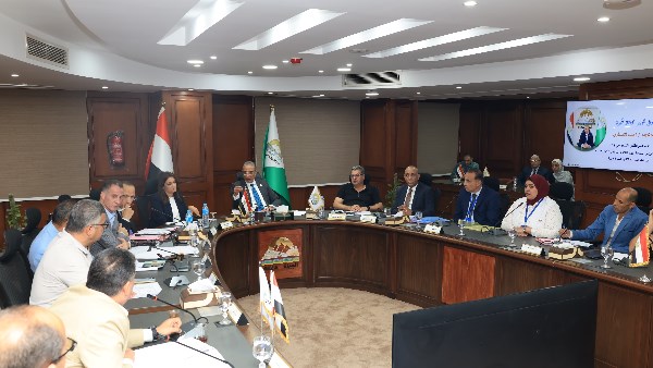 محافظ الجيزة يوجه بسرعة الاستجابة لشكاوى المواطنين واتخاذ الإجراءات القانونية لحلها