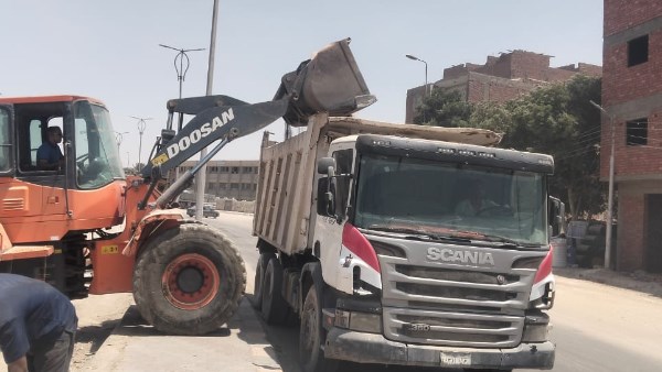 حملة مكبرة لرفع الإشغالات وكفاءة النظافة وإنارة طريق 21 بالشوبك الشرقي في الصف | صور