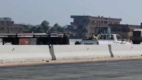 خبطته وجريت.. مصرع سائق دهسته سيارة أثناء توقفه على الطريق الإقليمي بالمنوفية