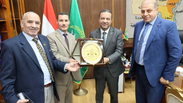 محافظ المنوفية يلتقي وفد مجلس الأمناء والآباء والمعلمين لمناقشة عدد من الملفات الهامة