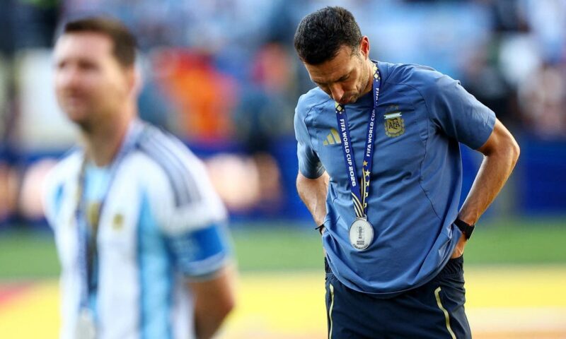 بعد صمت دام 3 سنوات.. خسارة كأس العالم تدفع سكالوني لتوجيه رسالة واعتذار