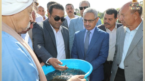 إلقاء دفعة من الزريعات ضمن مشروع الاستزراع السمكي ببنى سويف