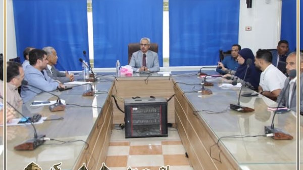 محافظ بني سويف للمسؤولين: اسمعوا المواطن أولًا.. والصراحة أساس الخدمة