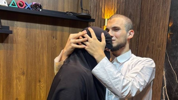 حازم مصطفى يتصدر الثانوية الأزهرية ويكشف سر تفوقه بعد اتصال شيخ الأزهر..صور